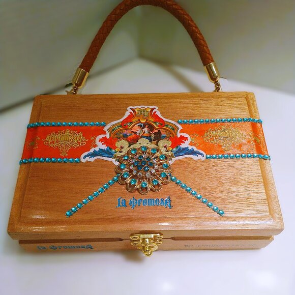 Suenos de Saundra Upcycled Collection, La Promese Cigar Box, Purse - Picture 12 of 12